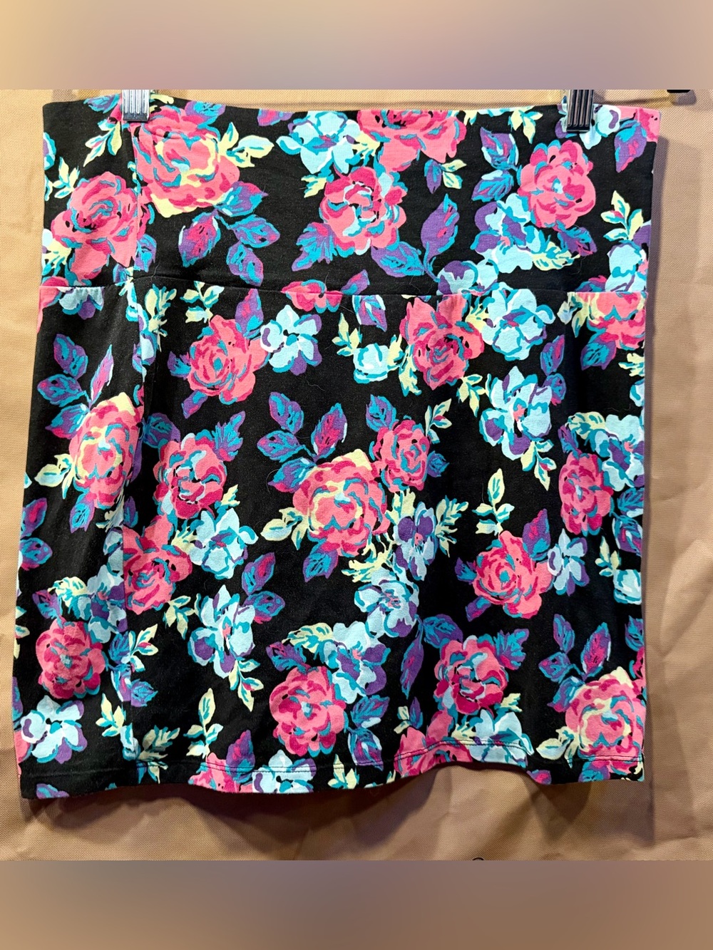 No Boundaries VINTAGE Y2K slim stretchy vibrant floral mini skirt, Size L